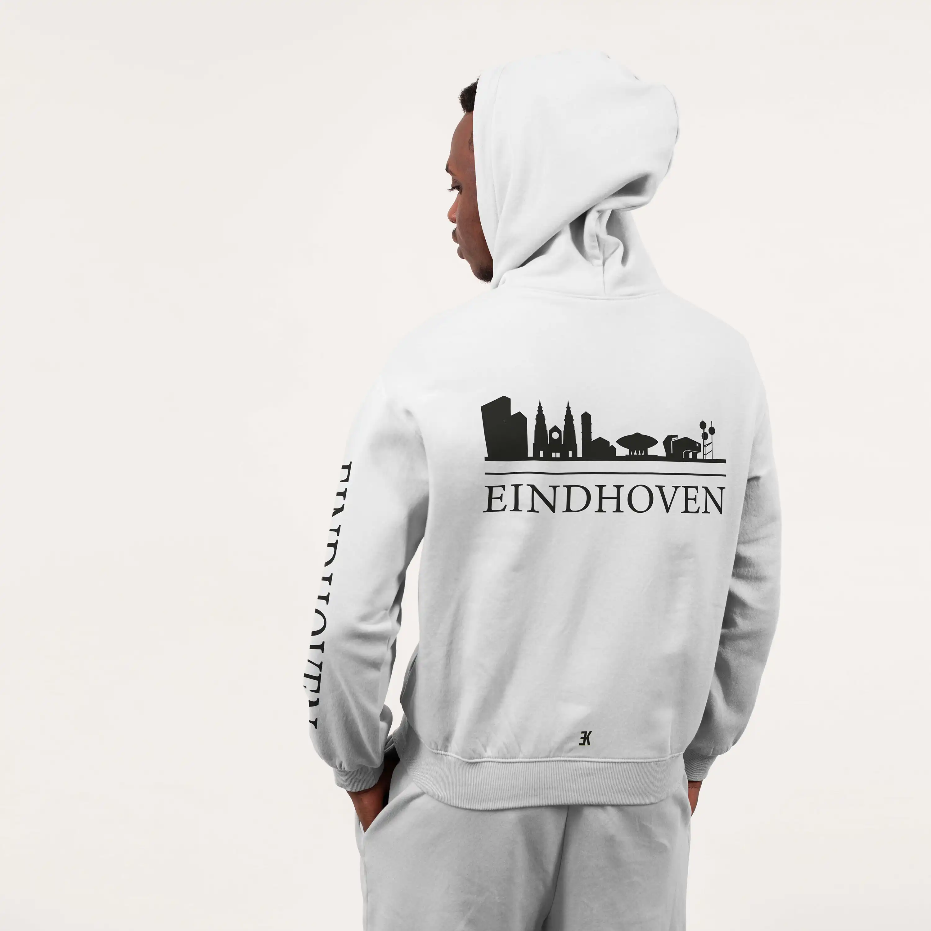 Skyline Eindhoven Hoodie - Eindhoven hoodie model wit skyline - EK8214