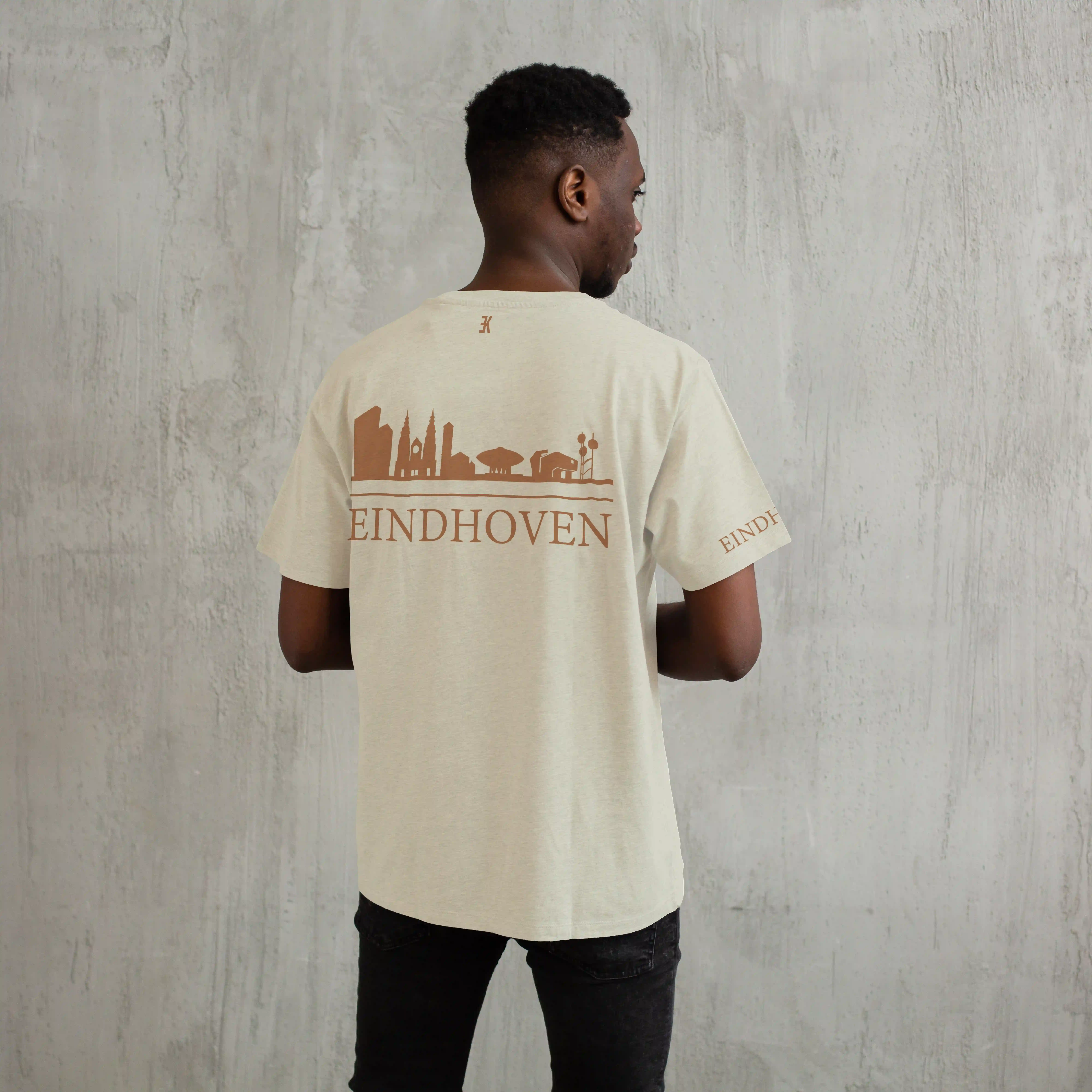 Skyline Eindhoven Shirt - Ek eindhoven shirt model beige skyline 1 - EK8220