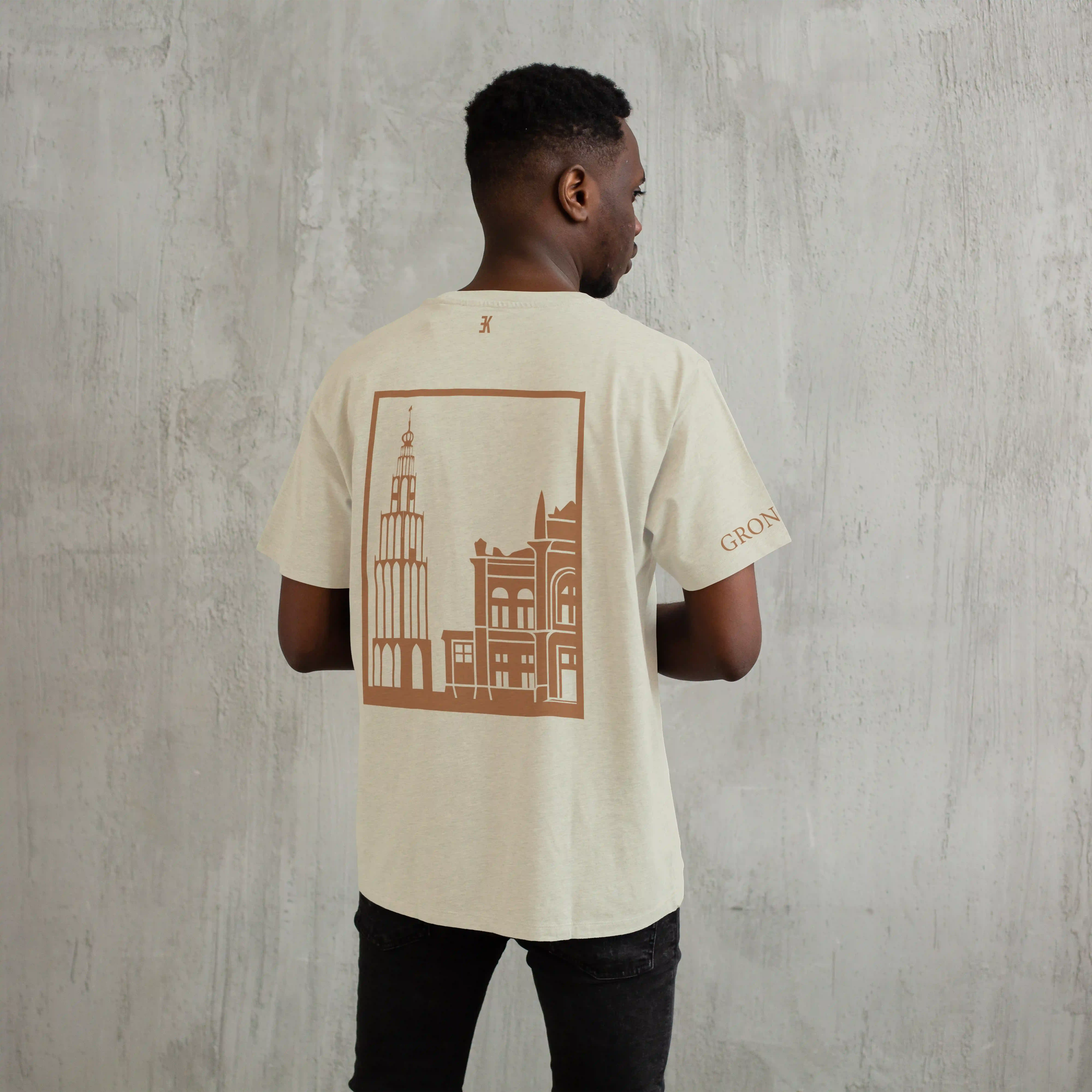 Groningen T-shirt - Ek groningen shirt model beige vlak 1 - Groningen Shirt O14263