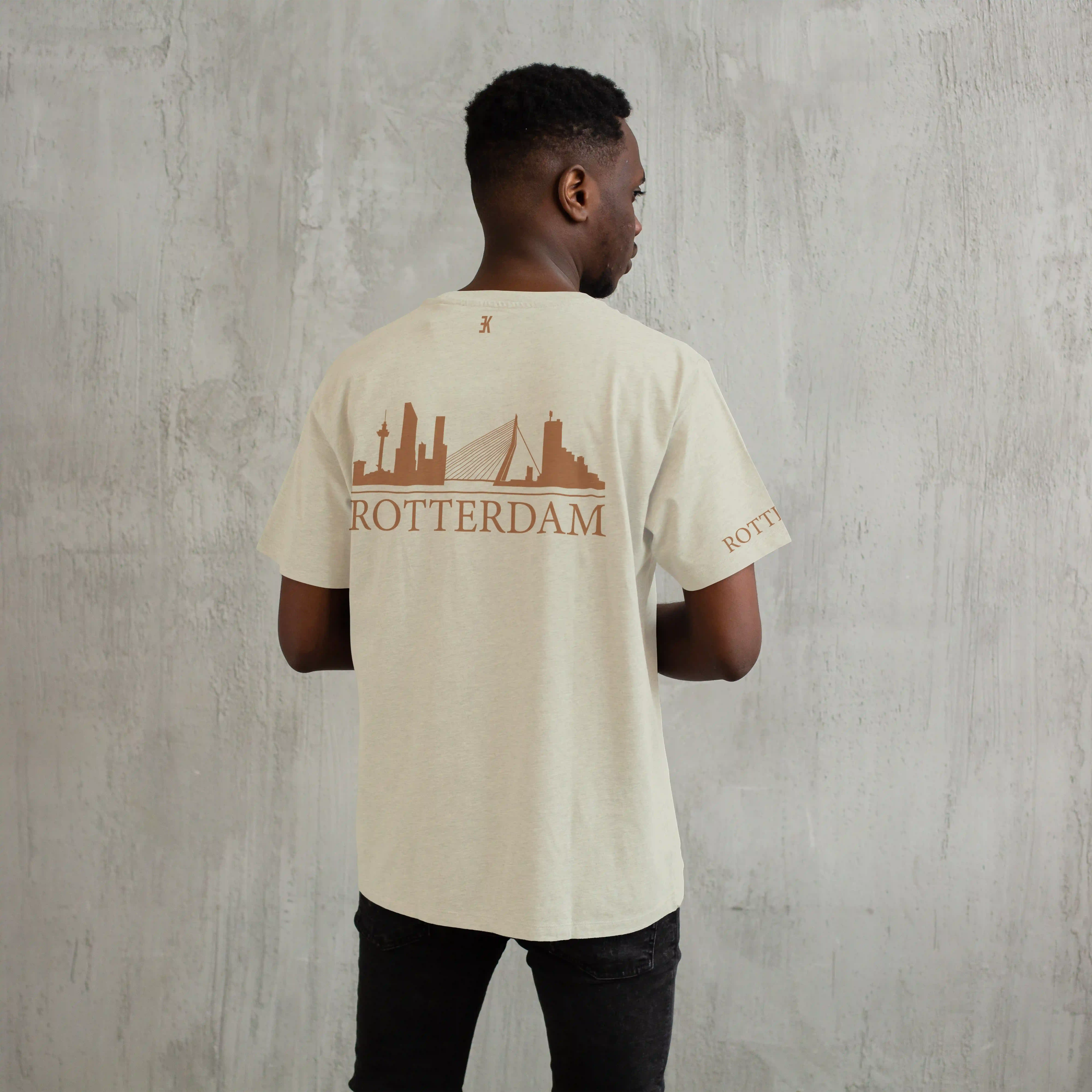Skyline Rotterdam Shirt - Ek shirt beige model rotterdam skyline 4 - Skyline Rotterdam Shirt O19858