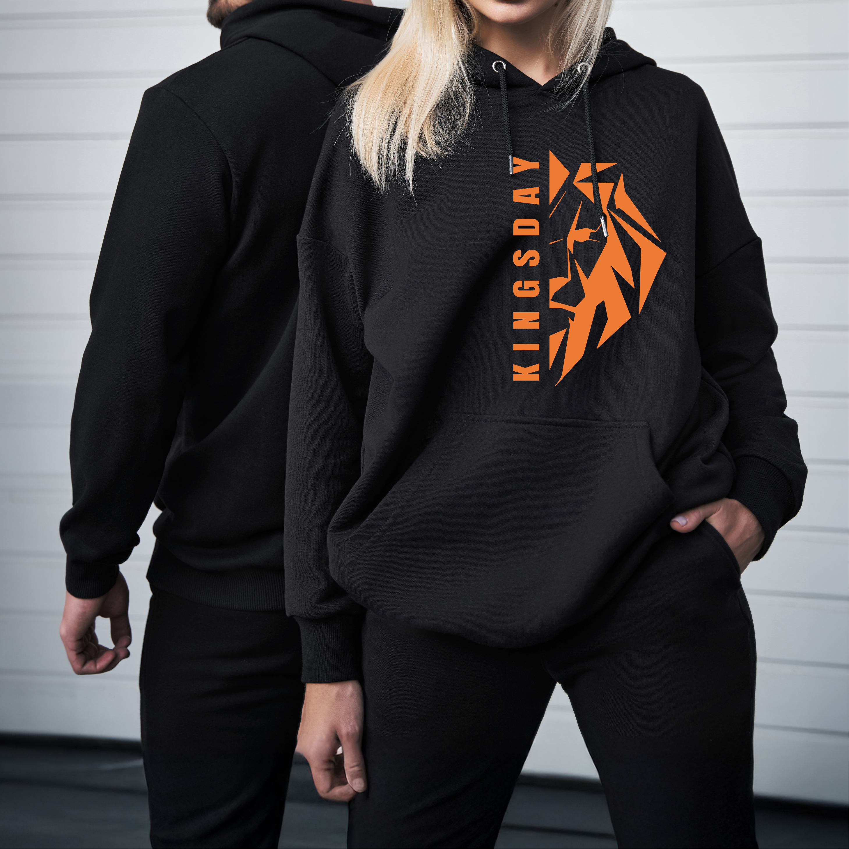Kingsday Lion - Hoodie - Hoodie zwart model tekstlion koningsdag - Kingsday Lion - Hoodie