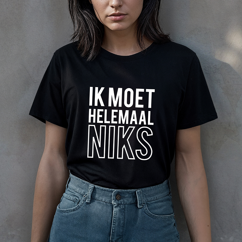 IK MOET HELEMAAL NIKS - Ikmoethelmaalniks tekst shirt zwart - IK MOET HELEMAAL NIKS