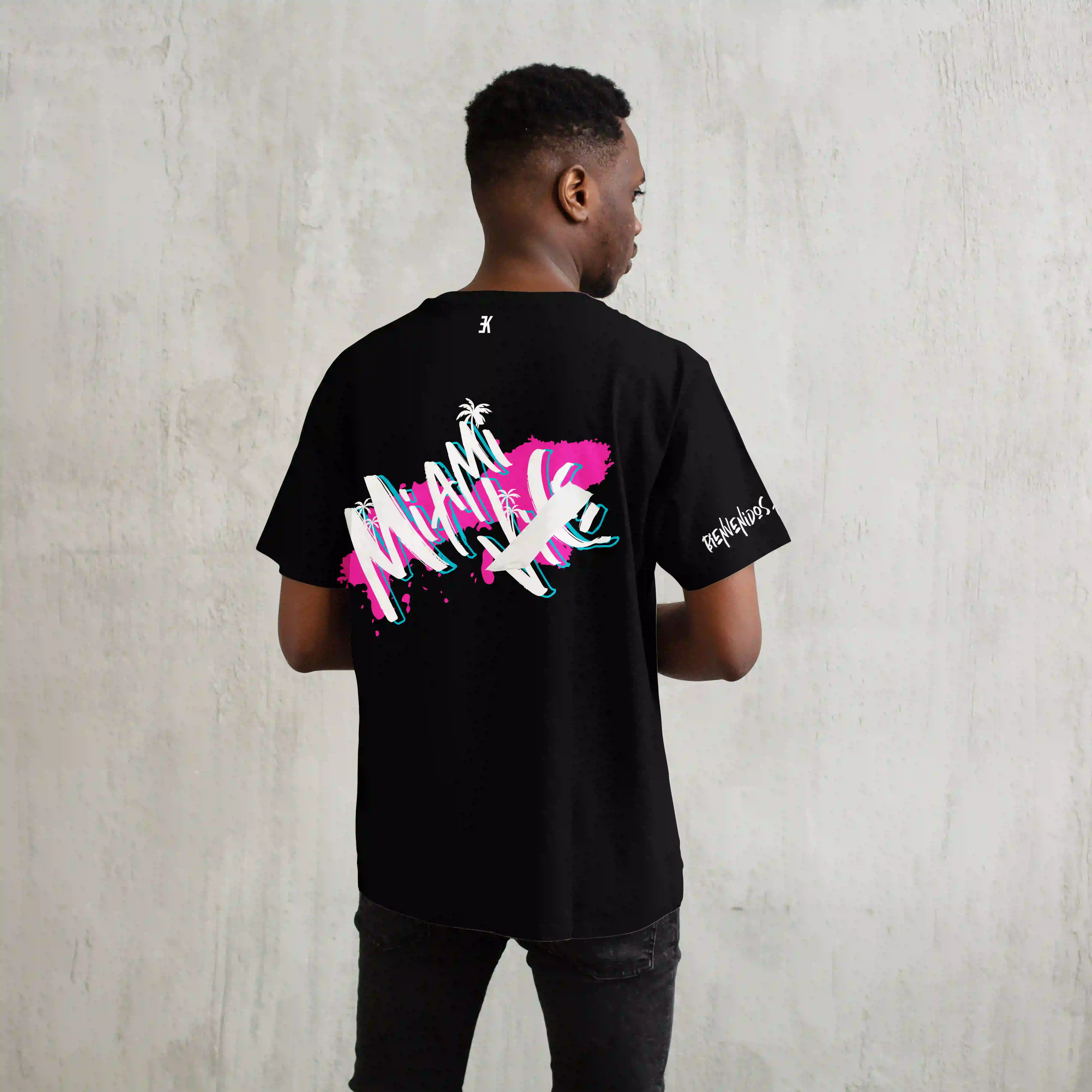 Miami Shirt - Miami t shirt model zwart 1 - Miami Shirt
