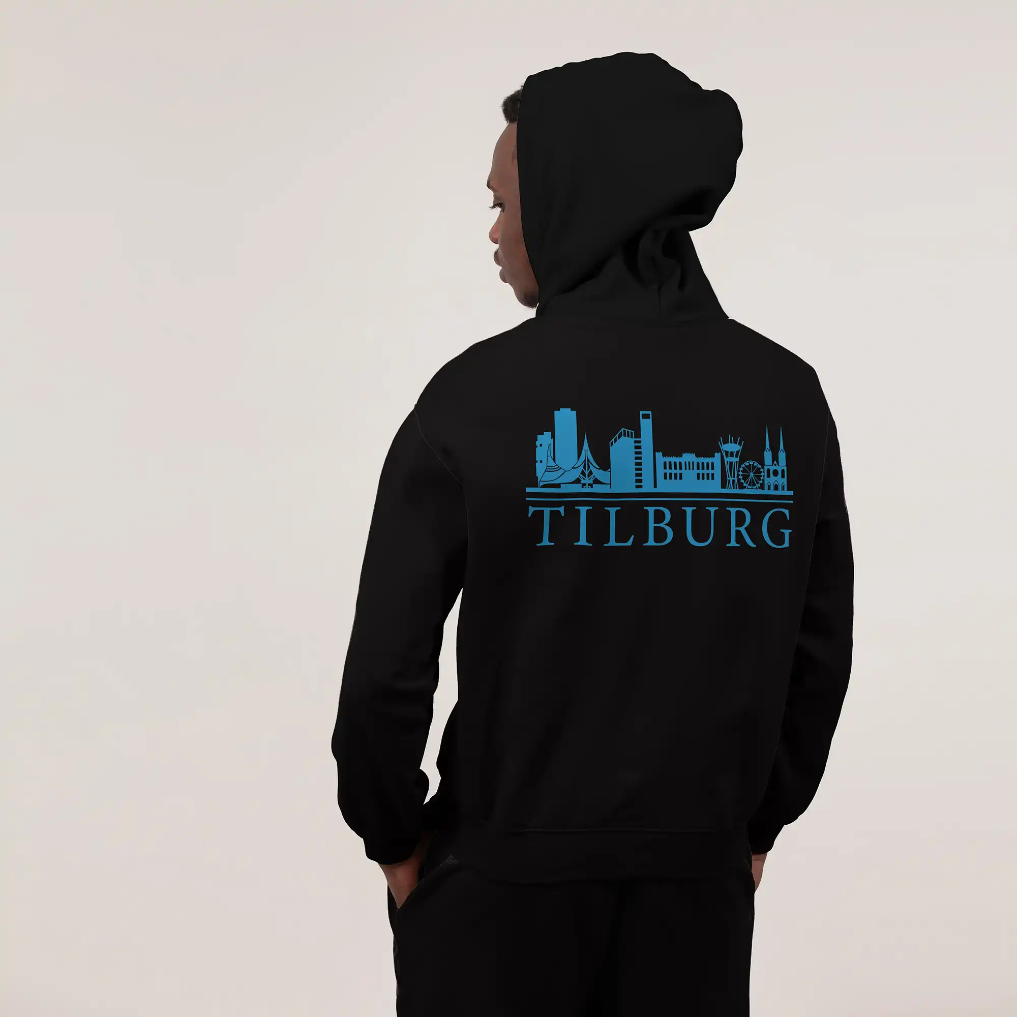 Skyline Tilburg Hoodie - Tilburg model hoodie zwart skyline blauw - Skyline Tilburg Hoodie