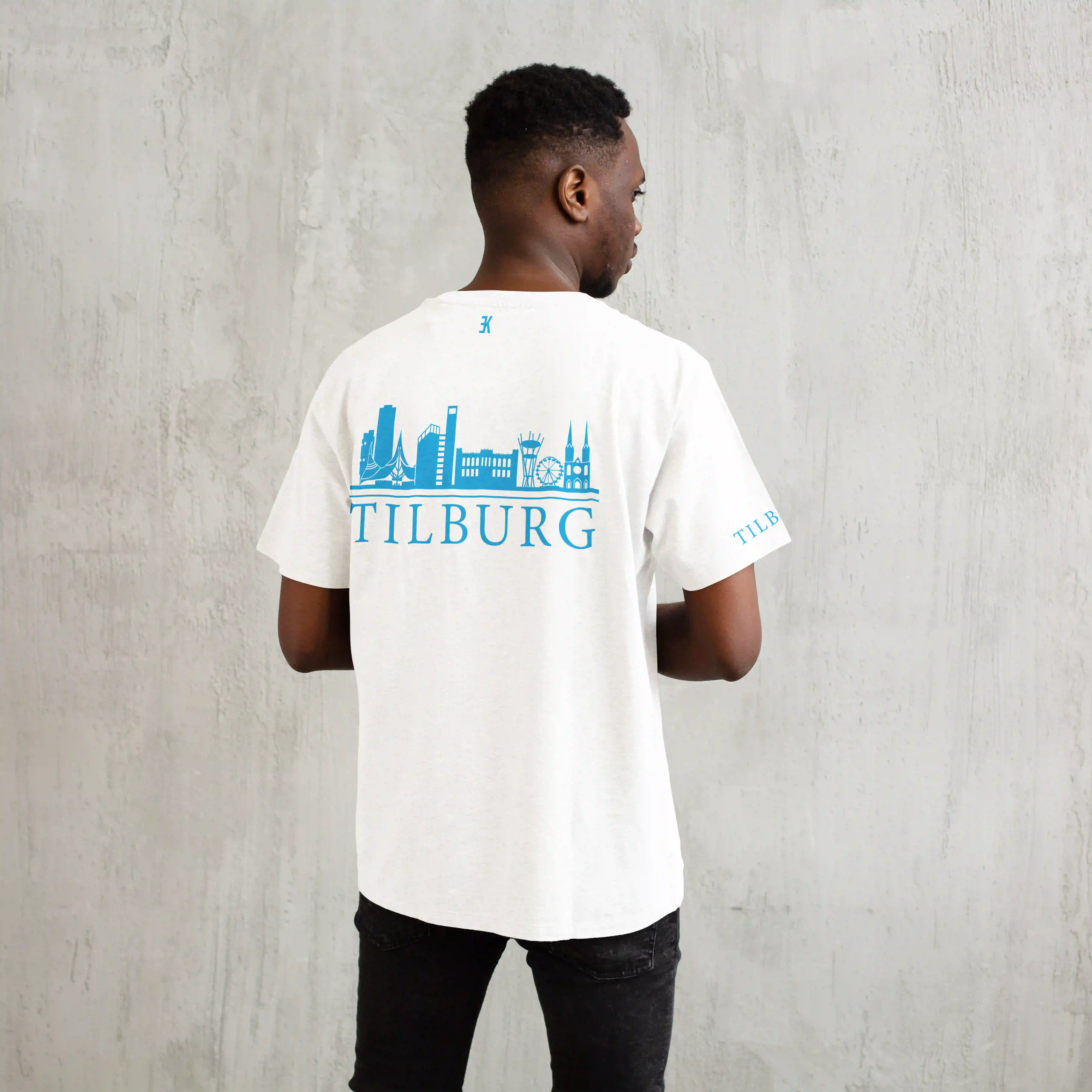 Skyline Tilburg Shirt - Tlbrg model shirt wit skyline blauw - Skyline Tilburg Shirt O16035