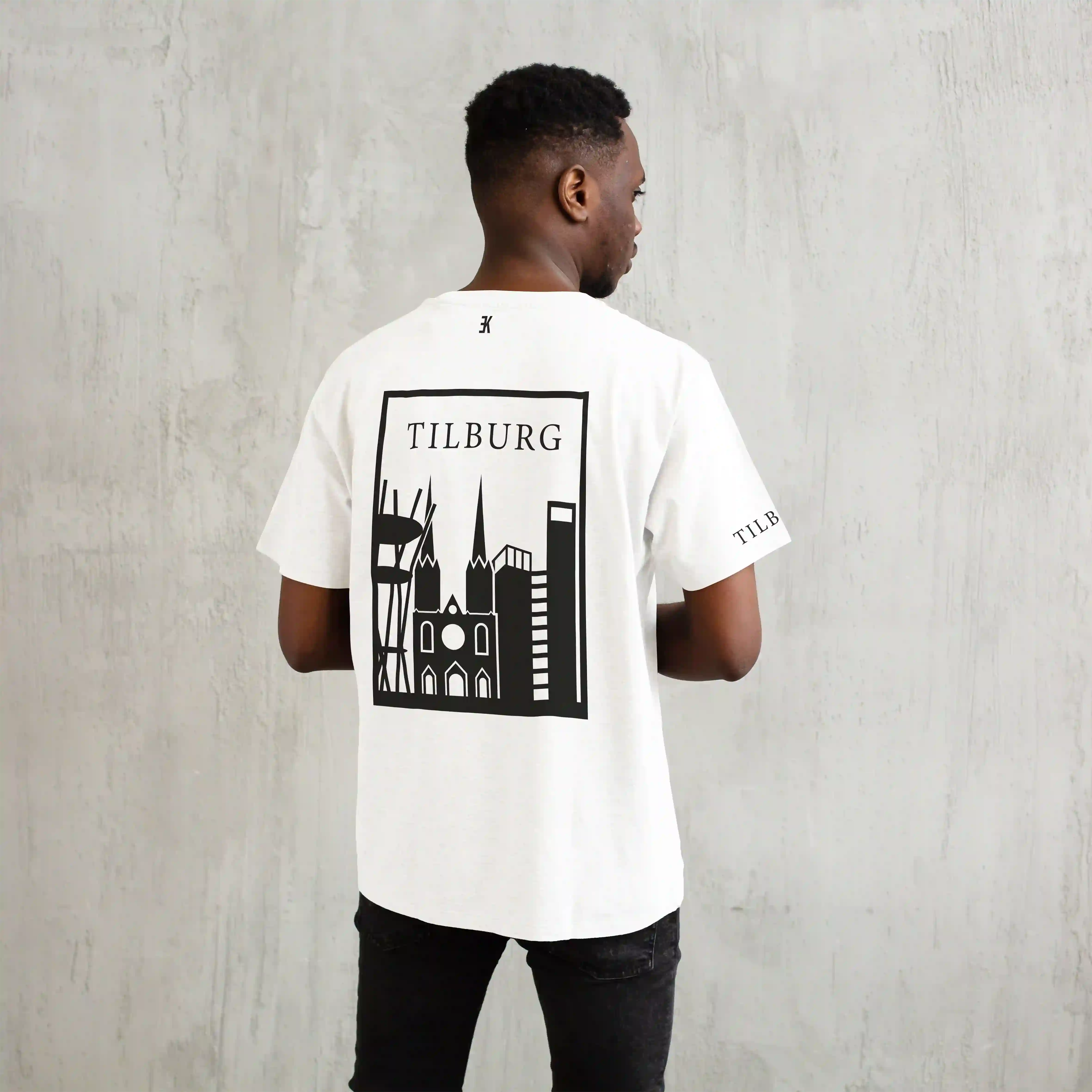 Tilburg Shirt - Tlbrg model shirt wit vlak zwart 1 - Tilburg Shirt O18715